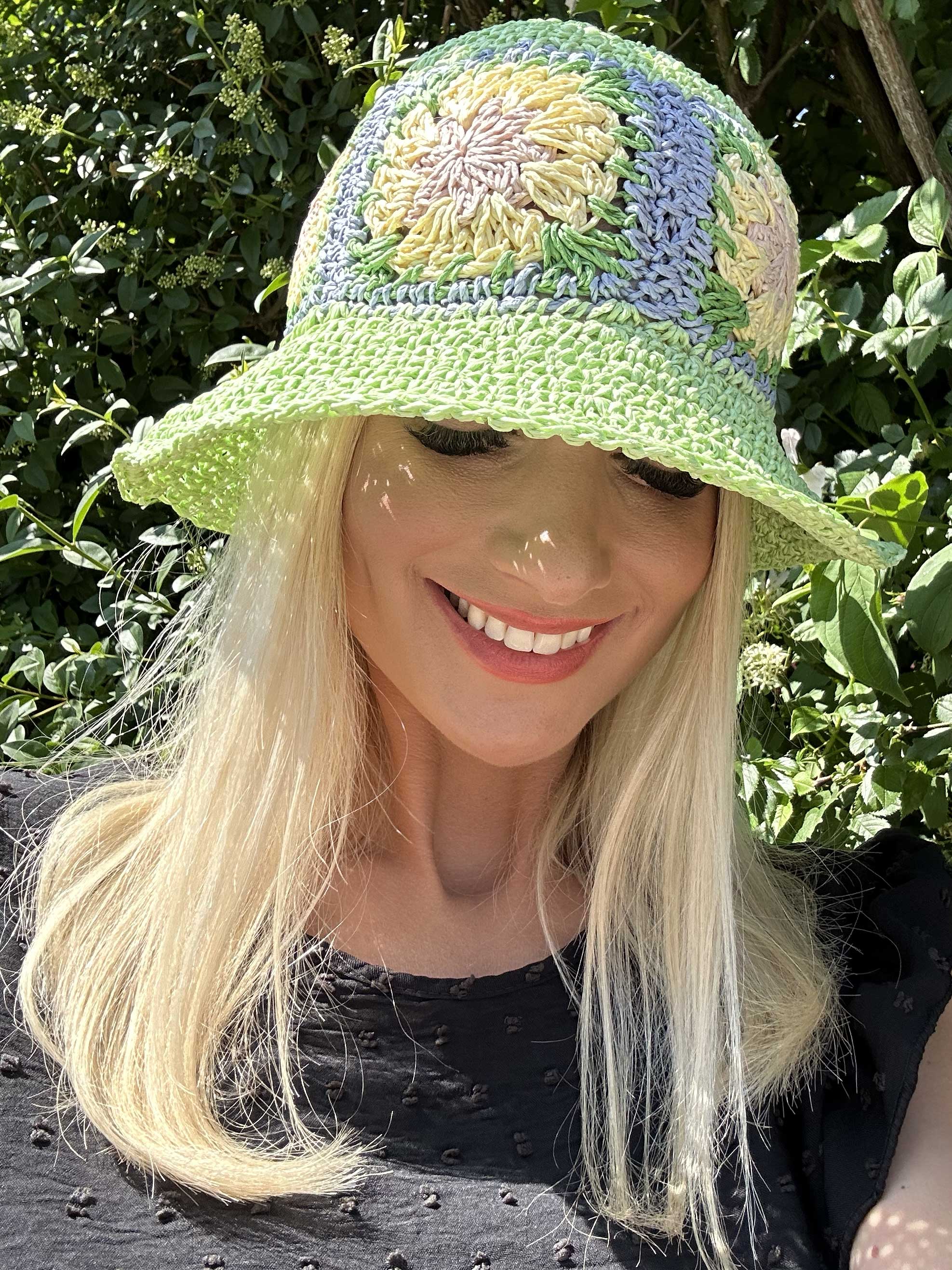 Sol - Söt sommarhatt med blommigt mönster